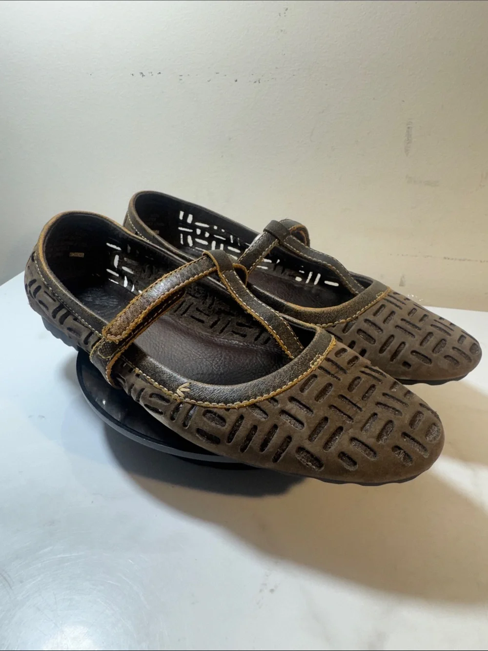 🚫SOLD🚫Timberland Brown Laser-Cut Mary Jane Flats - Women’s Size 8W - Picture 2 of 10